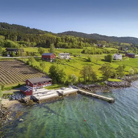 Feriehus Strandhytte Ved Fjorden