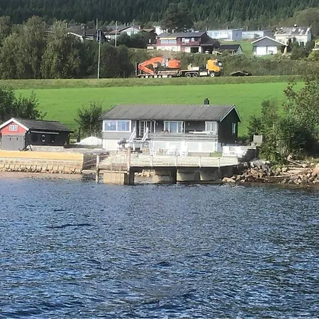 Strandhytte Ved Fjorden Feriehus *