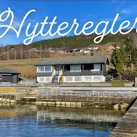 Feriehus Strandhytte Ved Fjorden *